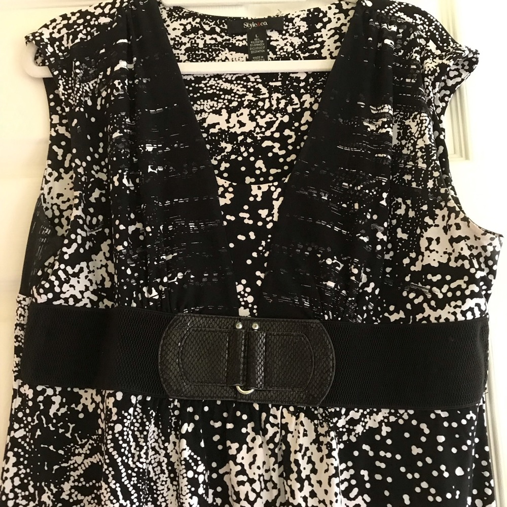 Dress - Picture 2 of 3